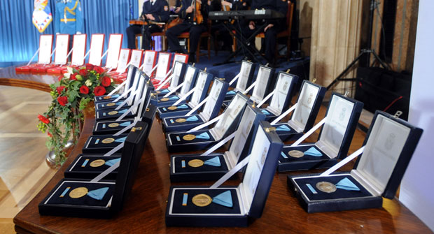 Земану и Хандкеу ордени за Сретење: Ово су добитници највиших признања поводом дана државности, које ће уручити председник Вучић